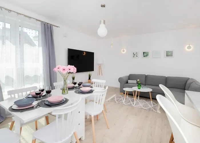 Garnizon For 6 Guests With Parking & Balcony By Renters Appartamento *