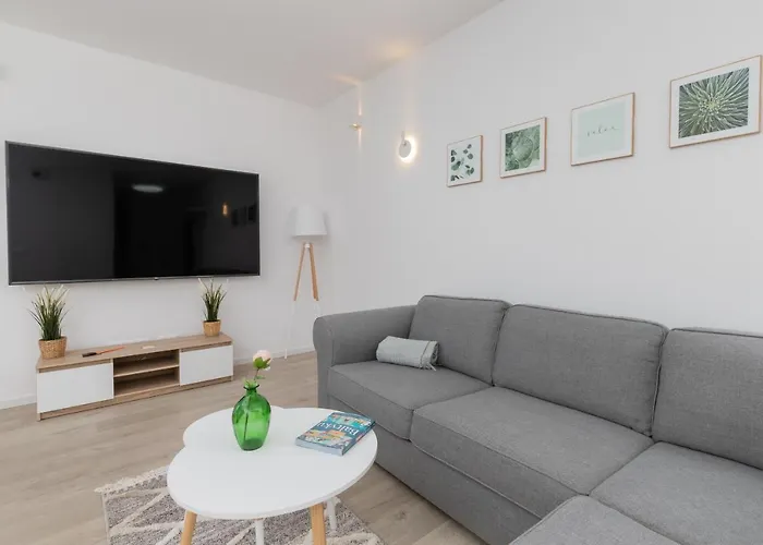 Garnizon For 6 Guests With Parking & Balcony By Renters Gdańsk