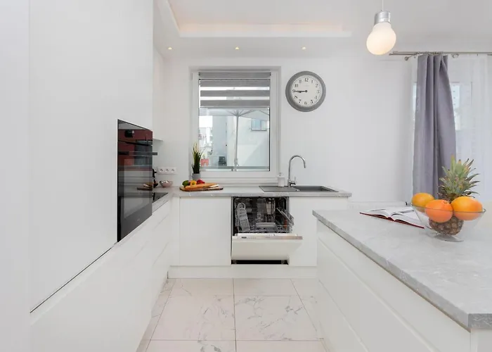 Garnizon For 6 Guests With Parking & Balcony By Renters Lägenhet *