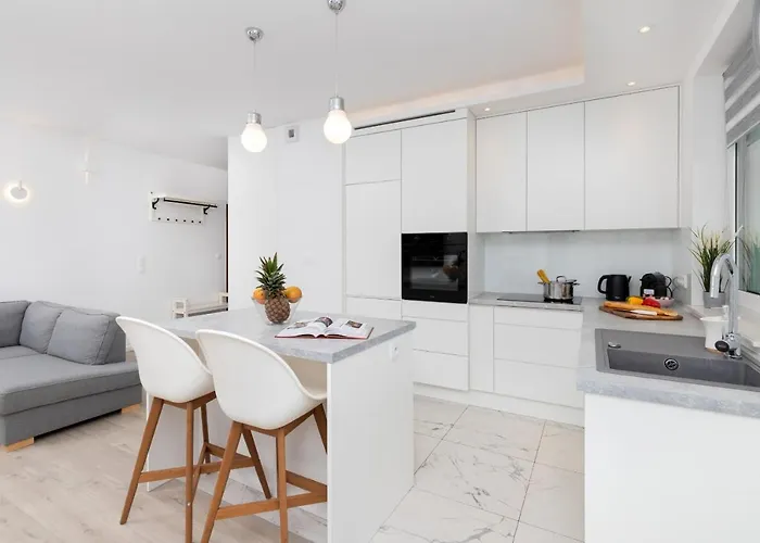 Garnizon For 6 Guests With Parking & Balcony By Renters Lägenhet