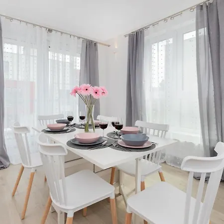Apartamento Garnizon For 6 Guests With Parking & Balcony By Renters *