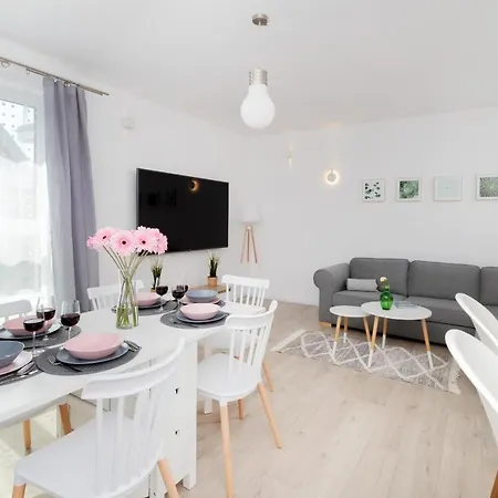 Garnizon For 6 Guests With Parking & Balcony By Renters Apartamento *